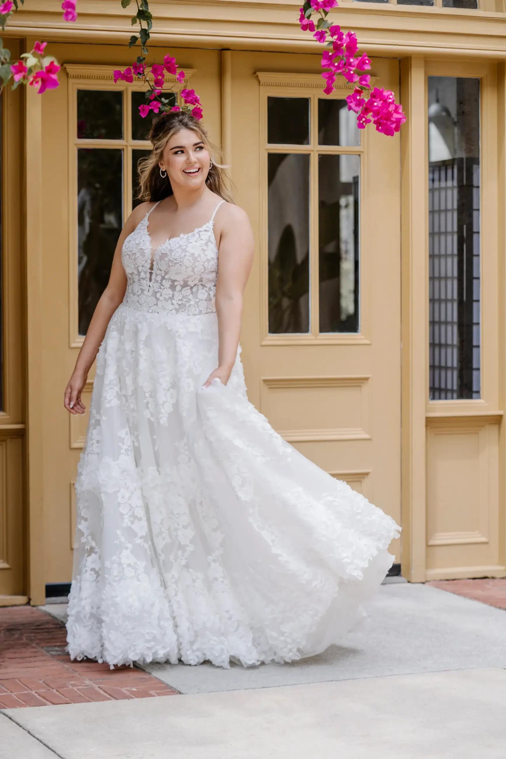 Romantic Curvy Gowns That You&#39;ll Love Image